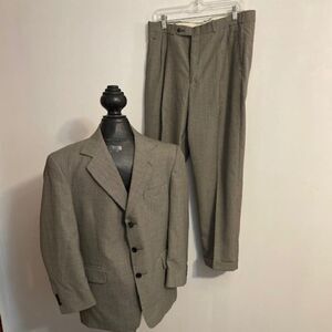 Barry Manufacturing Black/Gray Plaid suit, size 40